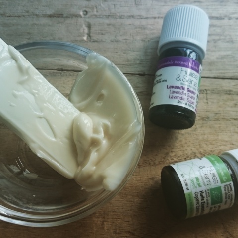 白浮きしない・乾燥しないサンブロッククリーム。